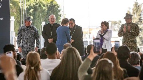 Lancement de l'opération "Oui au désarmement, oui à la paix", le 10 janvier à Mexico, en présence de la présidente Sheinbaum, du ministre de la Défense et de Mgr Efraín Hernández, recteur de la basilique de Guadalupe.