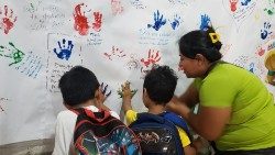 Au cours de ses 25 années d’existence, le Centre de bien-être infantile Niña Carolina (CBI) des Sœurs franciscaines de Marie Immaculée a été le principal soutien pour de nombreuses familles vulnérables du Salvador.