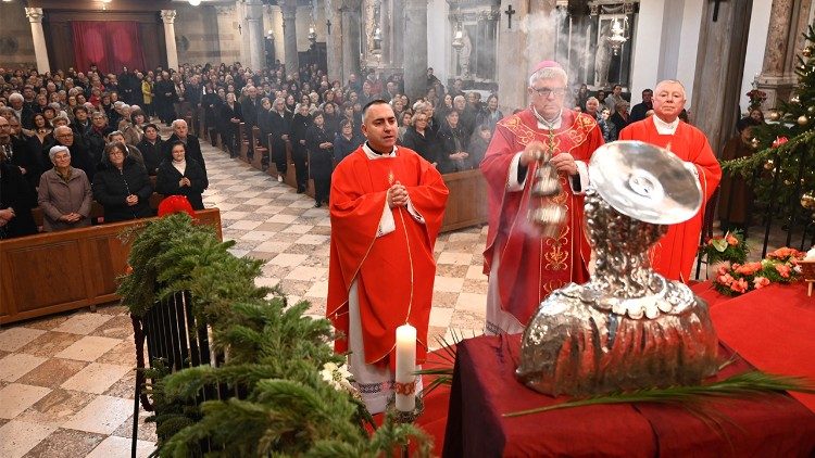 Zadarski nadbiskup Milan Zgrablić na poldanjoj misi na svetkovinu svete Stošije  (Foto: Ines Grbić)