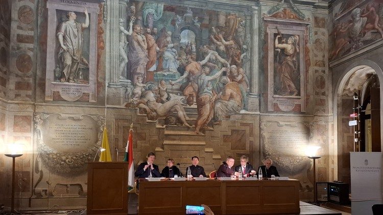 A Kancellária dísztermében... 