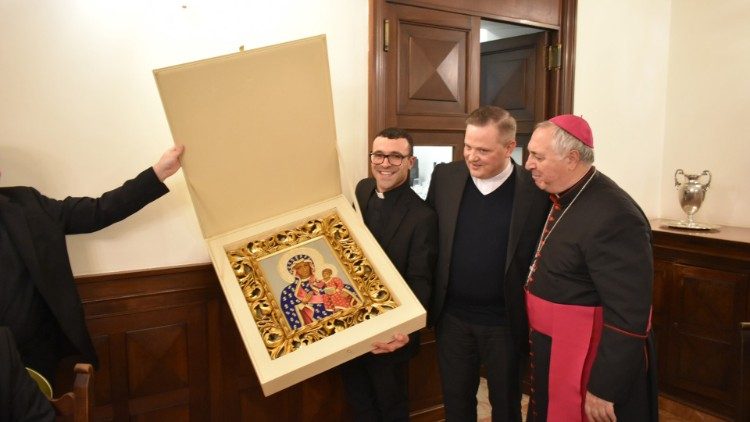 Un'icona della Madonna di Częstochowa, dono del Papa alla Pontificia Accademia Ecclesiastica