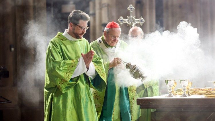 El cardenal Christoph Schönborn durante la misa de acción de gracias en Viena