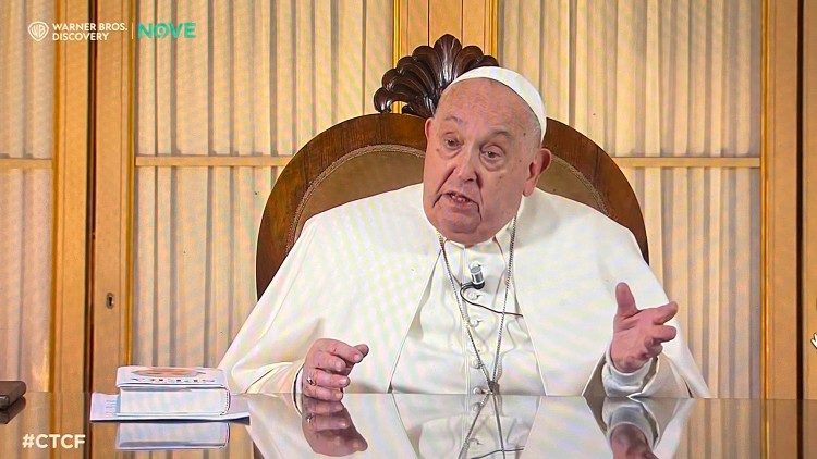 Papa Francesco intervistato alla trasmissione "Che tempo che fa" in onda su Nove