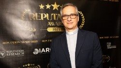 Monsignor Dario Edoardo Viganò premiato negli USA con l’Italian Reputation Award