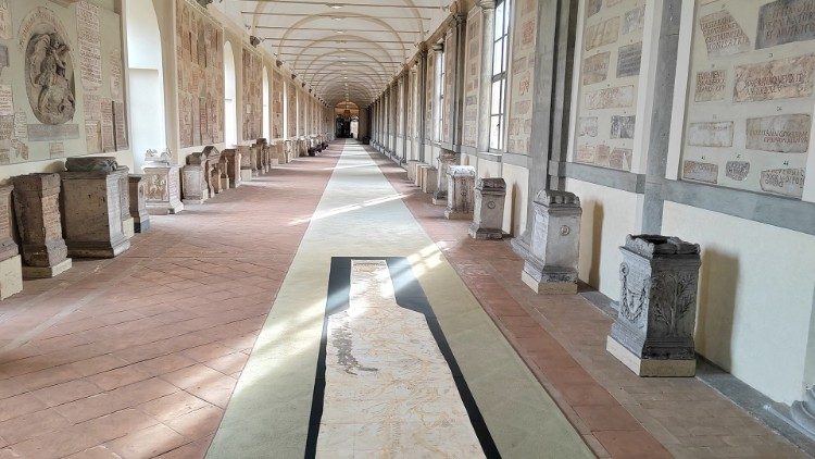 La mappa del Nilo appena restaurata, stesa nella Galleria Lapidaria dei Musei Vaticani