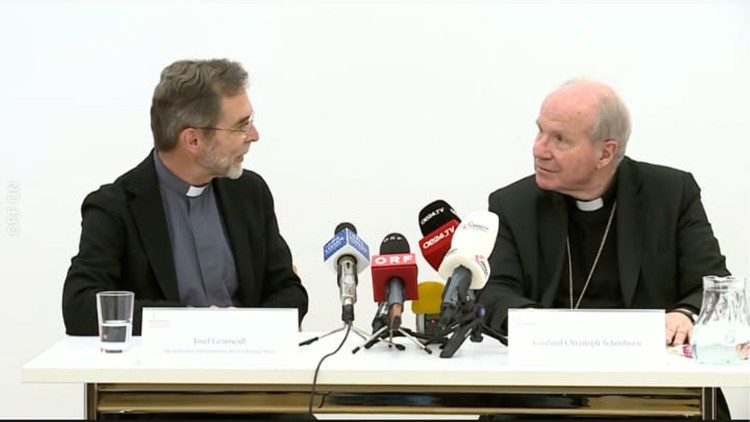  Josef Grünwidl und Kardinal Christoph Schönborn bei einer Pressekonferenz  (Archivbild 2025)