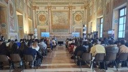 Session de formation pour les jeunes communicants et journalistes au palais du Latran. 