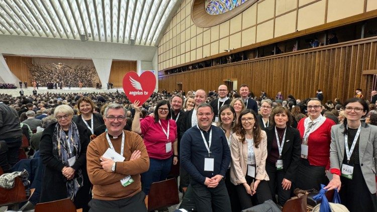 Un grup de participanți din România la Jubileul lumii comunicațiilor (Aula Paul al VI-lea, din Vatican, sâmbătă, 25 ianuarie 2025)