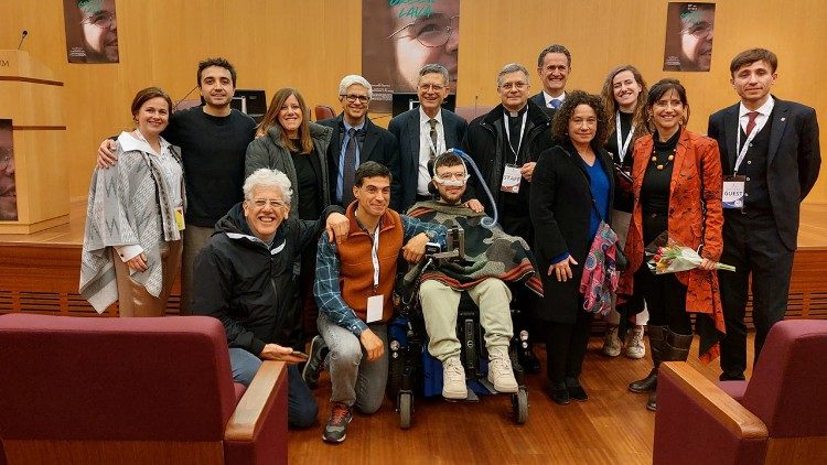 Giacomo, la sua famiglia, Alberto e Lia Beltrami, Paolo Ruffini, Andrea Tornielli, Massimiliano Menichetti, monsignor Lucio Adrian Ruiz