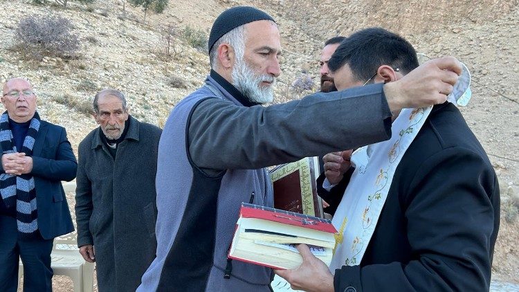 Padre Youssef a Mar Mousa