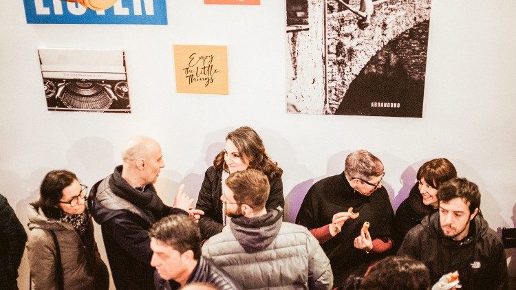 Jovens presentes na inauguração 