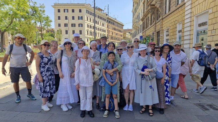 2025.06.01 Stowarzyszenie Najświętszej Rodziny z Paryża podczas pielgrzymki do Rzymu