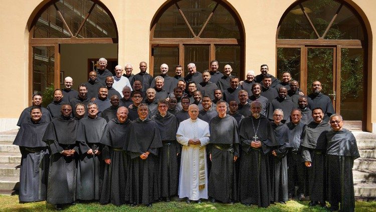 Агульнае фота Папы з рымскай аўгустынскай супольнасцю