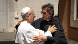 2025.06.02 Papa Leone XIV a pranzo con i confratelli agostiniani per i 70 anni di padre Alejandro Moral