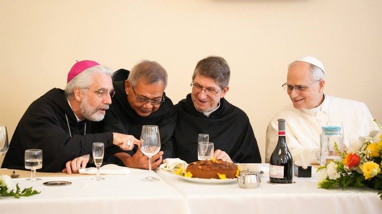 Леў XIV на святкаванні 70-годдзя генеральнага прыёра аўгустынцаў айца Алехандра Мараля