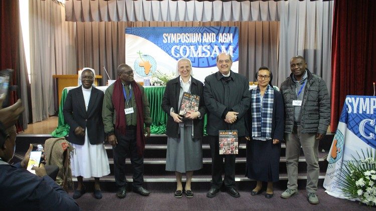 Ir. Simona Brambilla, com membros da nova Direção do COMSAM