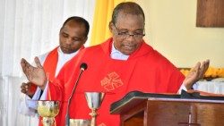 Katibu wa TEC wakati wa misa Takatifu ya kumshukuru Munguiliyofanyika tarehe 3 Juni 2025 katika makao makuu ya Baraza la Maaskofu Katoliki Tanzania.