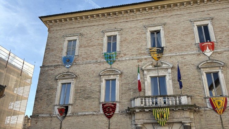 La sede del comune di Fermo, a piazza del Popolo