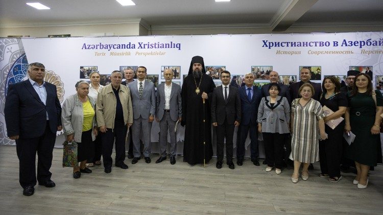 Dəyirmi masa iştirakçıları bir arada