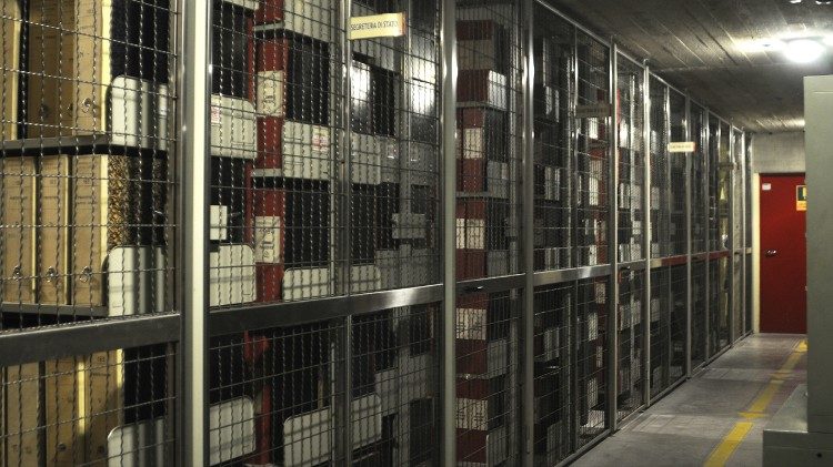 Alcuni scaffali dell'Archivio Apostolico Vaticano