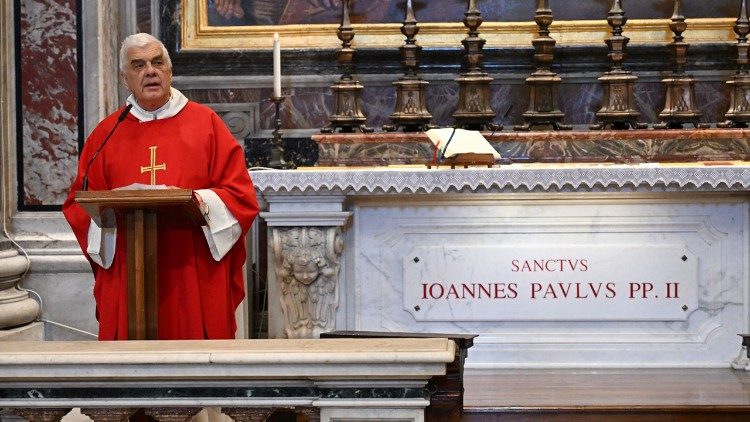 O. Wojciech Giertych OP przewodniczący Mszy św. przy grobie św. Jana Pawła II 