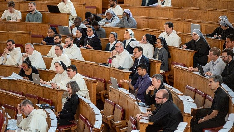 un momento di studio all'Angelicum