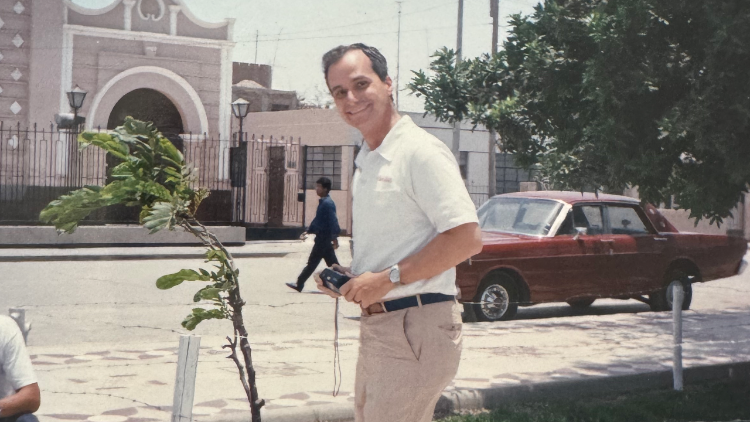 Robert Francis Prevost, giovane missionario in Perù