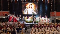 La celebración eucarística en Płock, Polonia, con motivo del 950 aniversario de la diócesis, presidida por el cardenal Nemet. (© Tomasz Miecznik - diócesis de Płock)