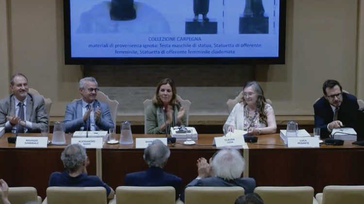  La conferencia de prensa de presentación del volumen