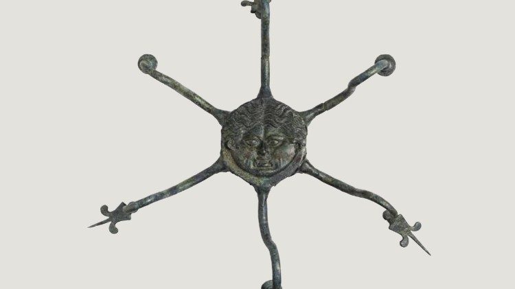 Zbiory Museo Profano obejmują około 1700 eksponat&oacute;w, w tym materiały etruskie, italskie i rzymskie