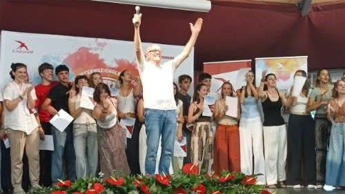 Rondine guarda al futuro "con inquietudine": come custodire la scintilla dell'umano
