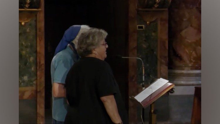 Suor Geneviève Jeanningros e Maria Bonafede insieme al leggio