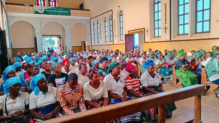 Milhares de fiéis participam na celebração presidida por Dom Inácio Saúre