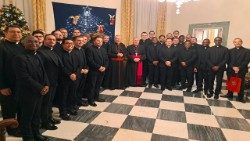 Kardinalstaatssekretär Pietro Parolin (mitte, links) in der Pontificia Accademia Ecclesiastica (Päpstliche Diplomatenakademie)