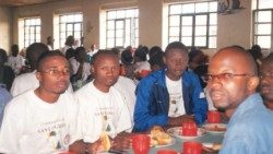 Floribert  Bwana Chui (a la derecha) en un encuentro en la Comunidad de Sant'Egidio