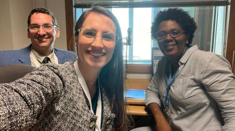 Os professores Marlon Derosa e Ana Carolina Derosa durante entrevista à Rádio Vaticano-Vatican News