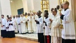 Askofu Mkuu Andrés Gabriel Ferrada,Katibu Mkuu wa Baraza la Kipapa la Makleri alimpatia daraja la Ushemasi George Francis wa Jimbo katoliki la Tunduru - Masasi