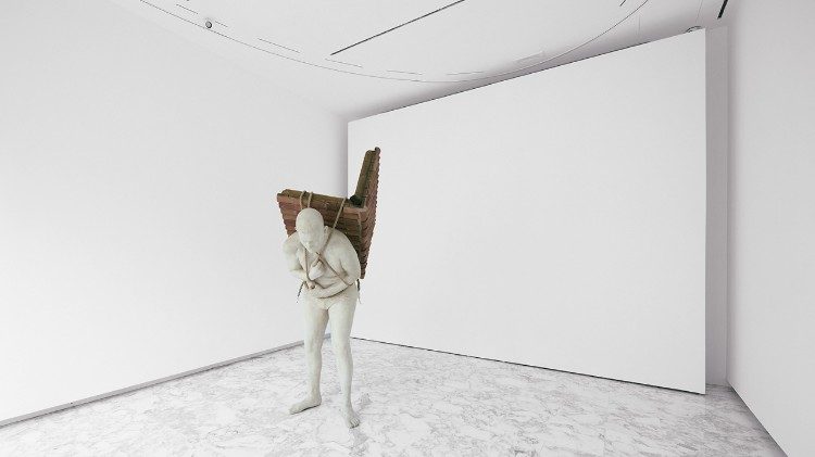 El viaje y la esperanza en la exposición de Adrian Paci para la Santa Sede