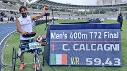 Il colonnello Carlo Calcagni festeggia uno dei suoi record