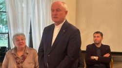 Nasze Centrum ma być miejscem, gdzie tacy ludzie znajdą realną pomoc - zapowiedział rektor KUL, ks. prof. Mirosław Kalinowski