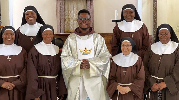 Waterfalls, Zimbabue: las monjas Clarisas Pobres después de la misa