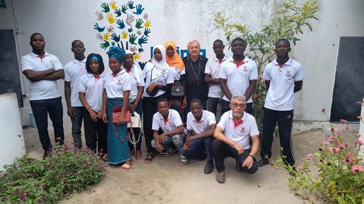 Professores e outros colaboradores do projecto Murima wa mwana, em Nampula