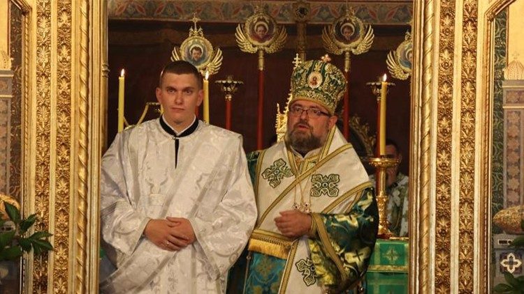 Vladika Milan Stipić i novi đakon Vladimir Zastavni