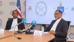Encontro Nacional dos Bispos de Cabo Verde: Cardeal Dom Arlindo Furtado, Bispo de Santiago (à esquerda) e Dom Ildo Fortes, Bispo de Mindelo 