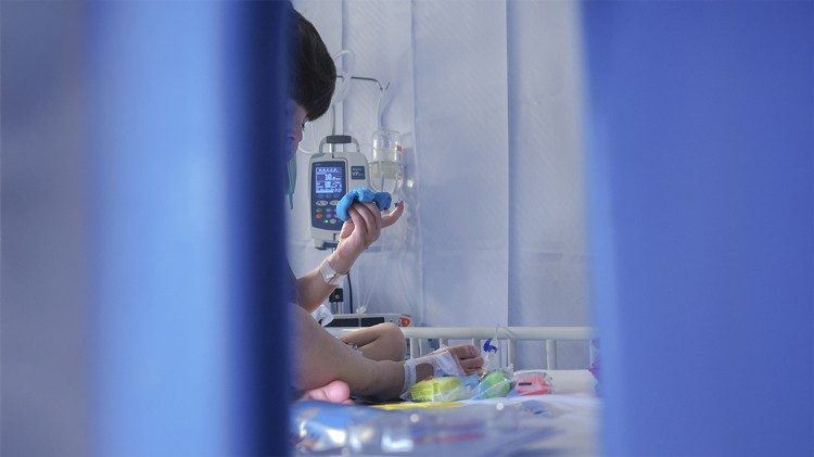 Un bambino palestinese durante il suo ricovero (foto d'archivio)
