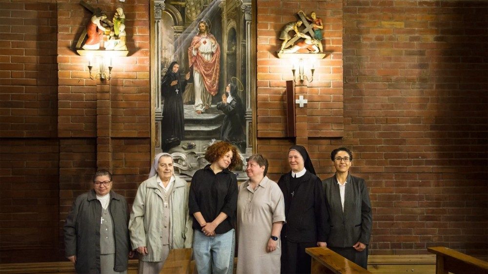 Новосибирск. Юбилей по случаю 350-летия явления Святейшего Сердца Иисуса св. Маргарите Марии Алакок (© ТВ Кана)