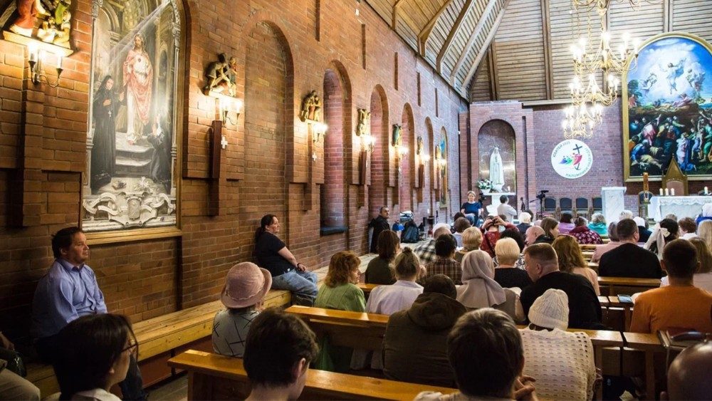 Новосибирск. Юбилей по случаю 350-летия явления Святейшего Сердца Иисуса св. Маргарите Марии Алакок (© ТВ Кана)