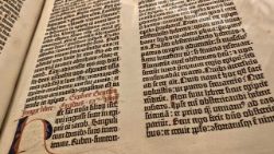 Un detalle de la “Biblia latina” o llamada “Biblia de Gutenberg, Mainz 1455, BAV