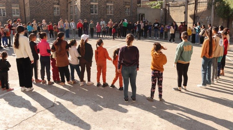 Monastère du Sauveur, (chez les jésuites de Homs), animation pour les enfants abandonnés (environ 70 enfants pour 30 accompagnateurs)