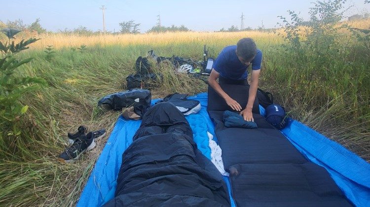 Le départ après une nuit de repos à la belle étoile. 